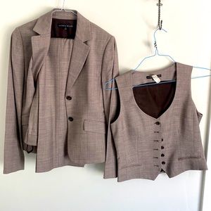 Antonio Melani 3 piece suit size 4